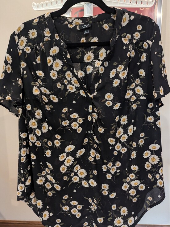 torrid Tops - $20 Torrid Plus Size L/12 Harper Black Daisy Floral Chiffon Pullover Blouse Top